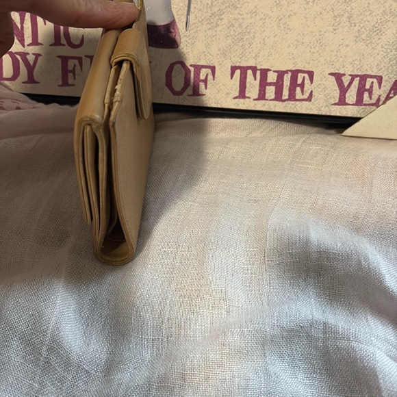 CHANEL CC Logo cream Caviar Skin Bifold Wallet - Picture 6 of 11